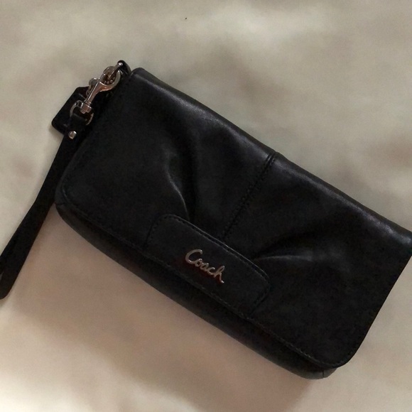 Coach Handbags - Coach Wristlet